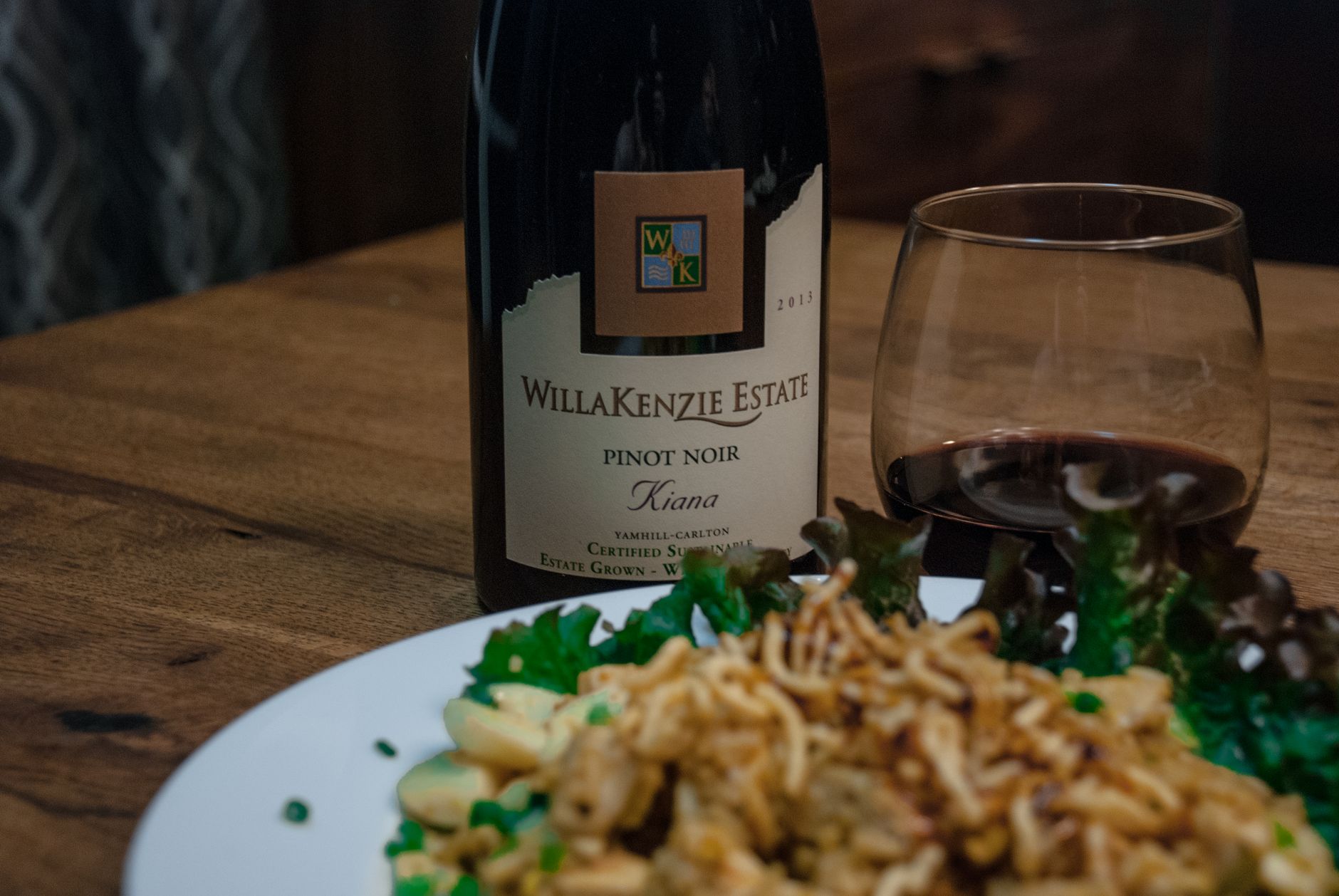 Elegancka kolacja: Pinot Noir WillaKenzie Estate i makaron wegański